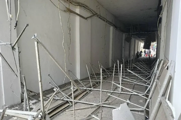 Ngeri! Plafon Lorong...