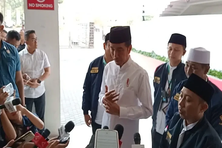 Presiden Jokowi Bertemu...