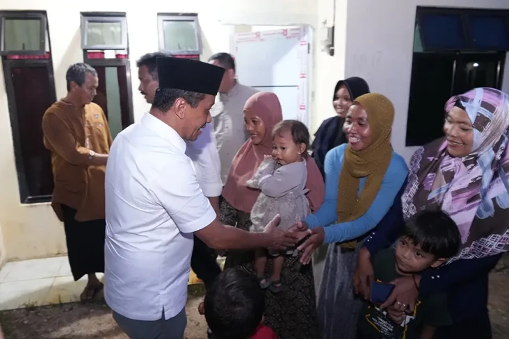 Tinjau Hunian Sementara,...