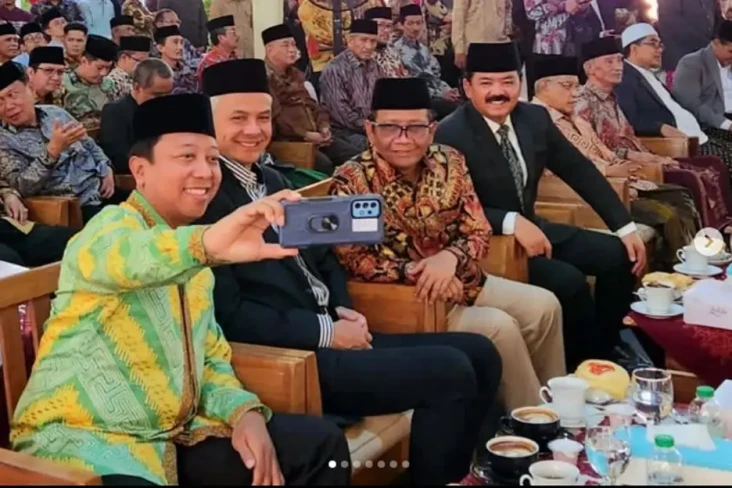 Unggah Kebersamaan Ganjar-Mahfud...