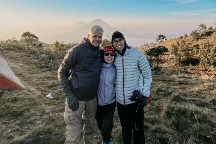 Ganjar Mendaki Gunung...