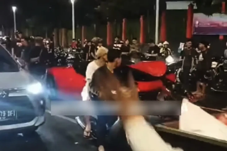 Mobil Mewah Ferrari...