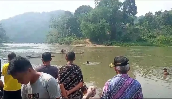 Pencari Ikan di Merangin...