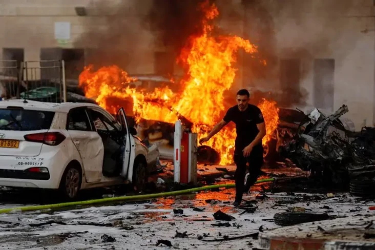 Serangan Hamas Tewaskan...