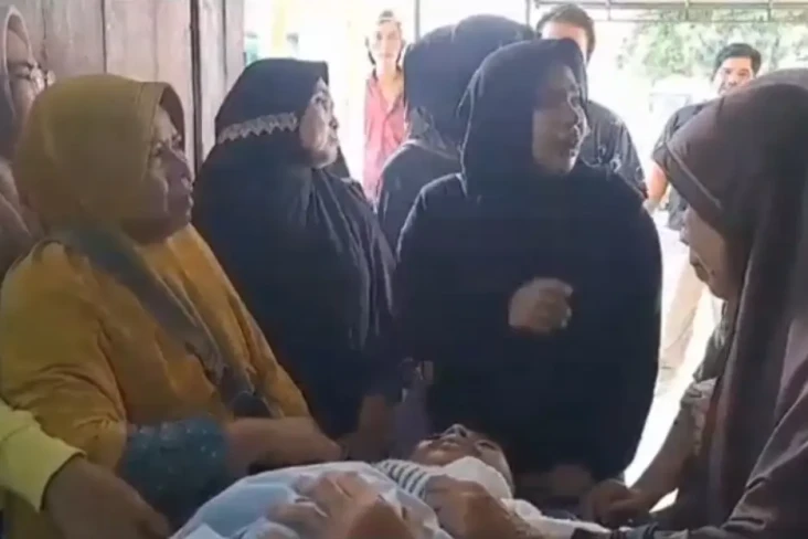 Ngeri! Pria di Tebing...