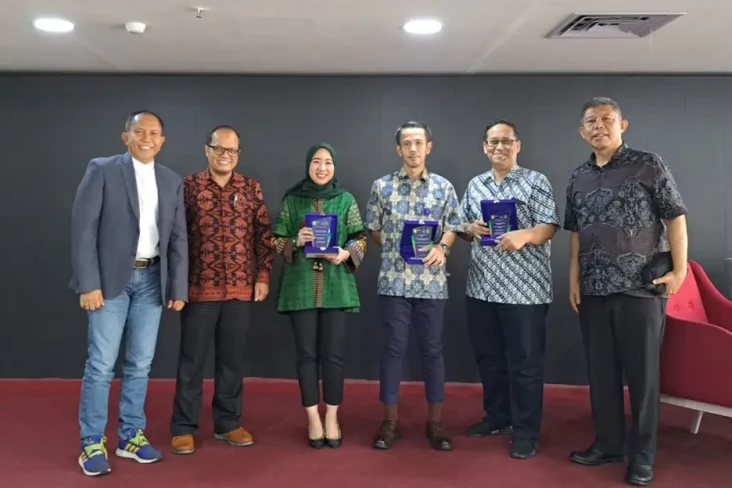 Pemerintah dan Semua...