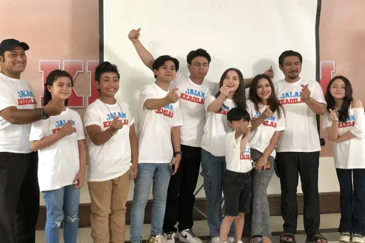 Bintangi Sinetron Jalan...