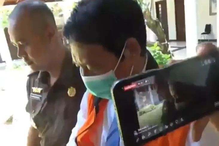 Tersangkut Korupsi,...
