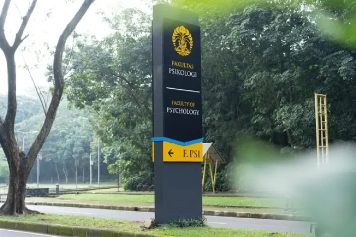 10 Perguruan Tinggi...