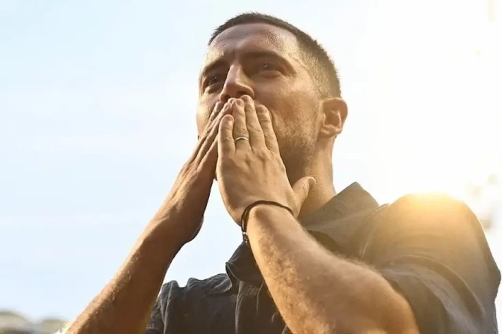 Eden Hazard Resmi Gantung...