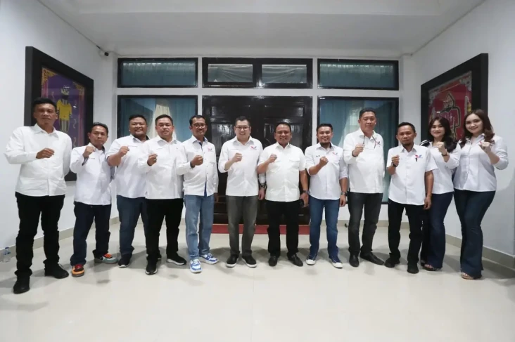 HT Bersilaturahmi dengan...
