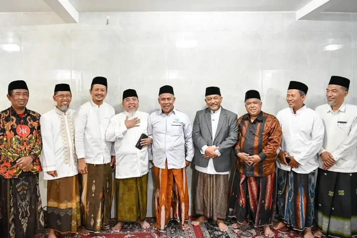 Presiden PKS Kunjungi...