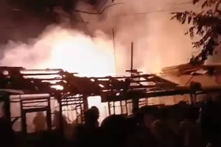 Kebakaran Hebat di Permukiman...