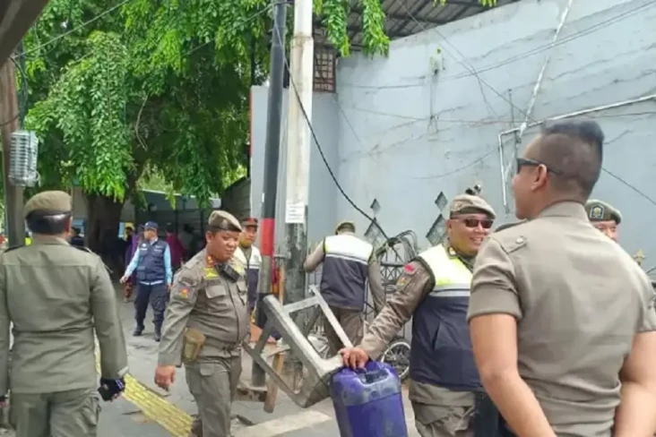Bangun Taman Pejambon,...