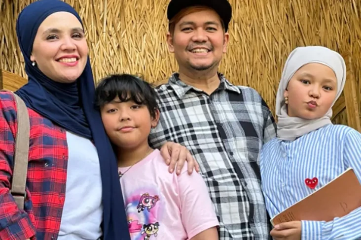 Indra Bekti Rayakan...