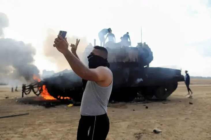 Bentrok dengan Hamas,...