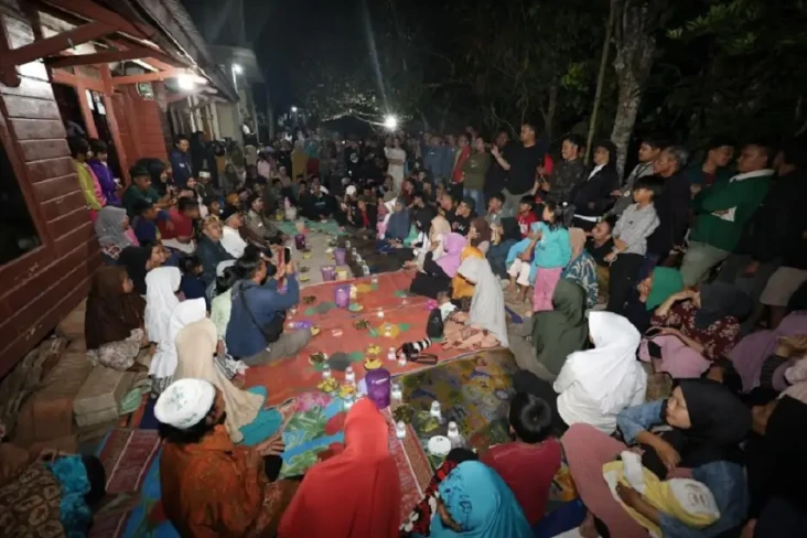 Ganjar Bikin Bahagia...