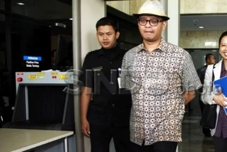 Andi Widjajanto Gabung...