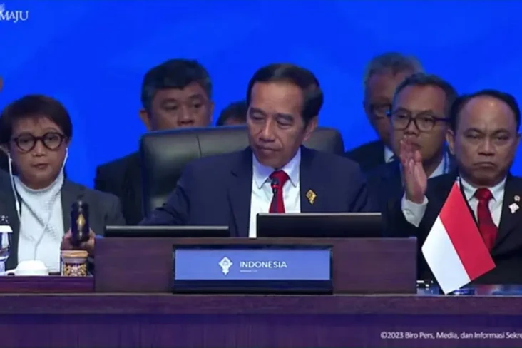 Buka KTT AIS di Bali,...