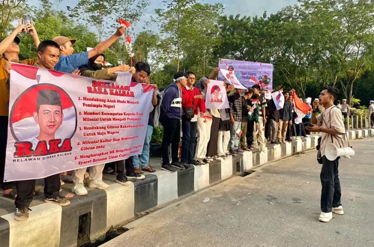 Relawan di Kalbar Deklarasi...
