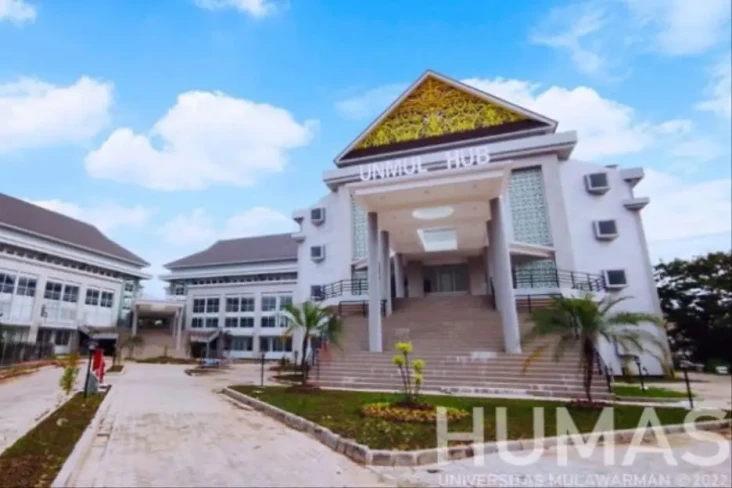 6 Universitas Negeri...