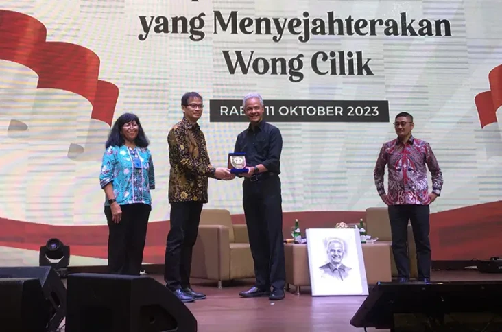 Kunjungi Universitas...