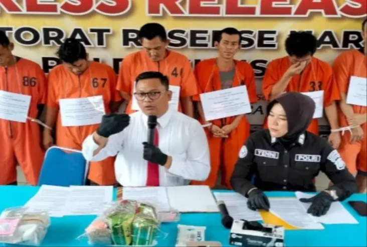 4 Kurir Selundupkan...