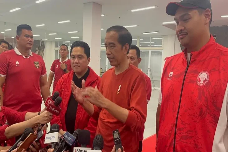 Jokowi Izinkan Gubernur...