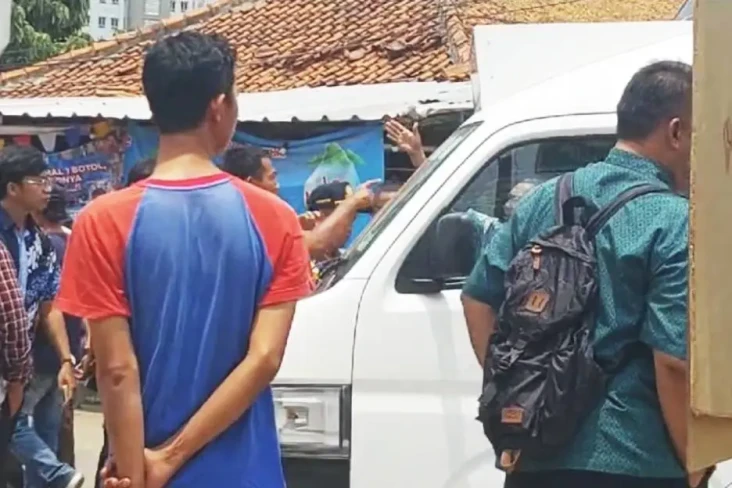 Terminal Lebak Bulus...
