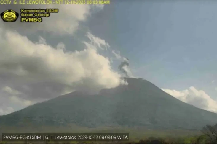 Gunung Ili Lewotolok...