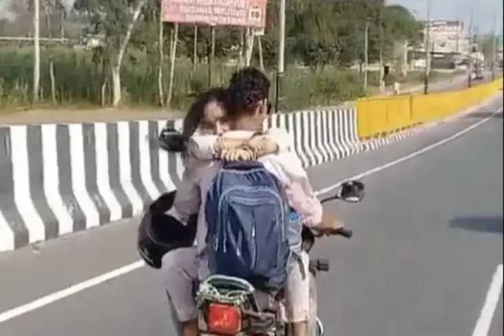 Viral Pasangan Kekasih...