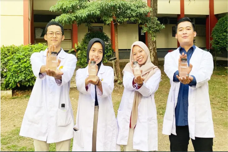 Atasi Bau Mulut, Mahasiswa...