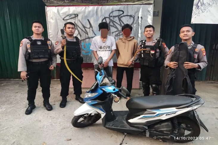 Bawa Celurit, 6 Pemuda...