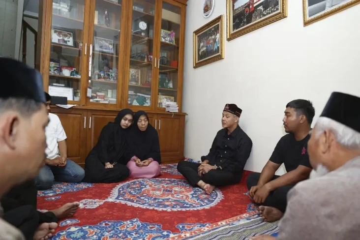 Melayat ke Rumah Ketua...