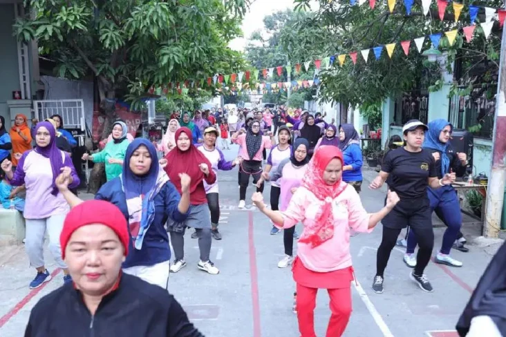 Emak-emak Ramaikan Senam...