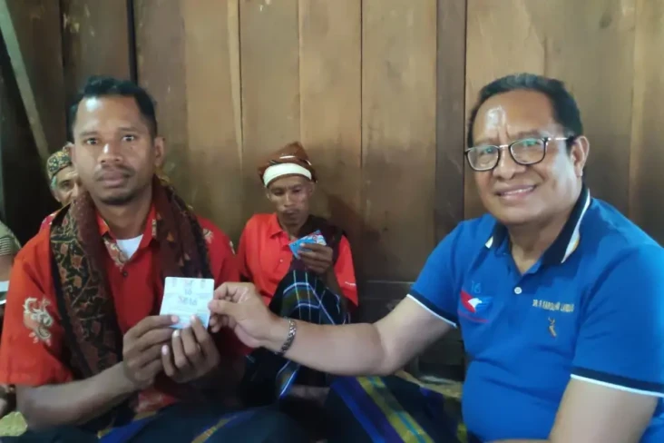 Hadiri Acara Adat di...
