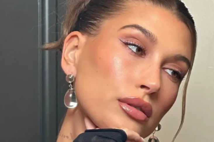 Hailey Baldwin Buka...