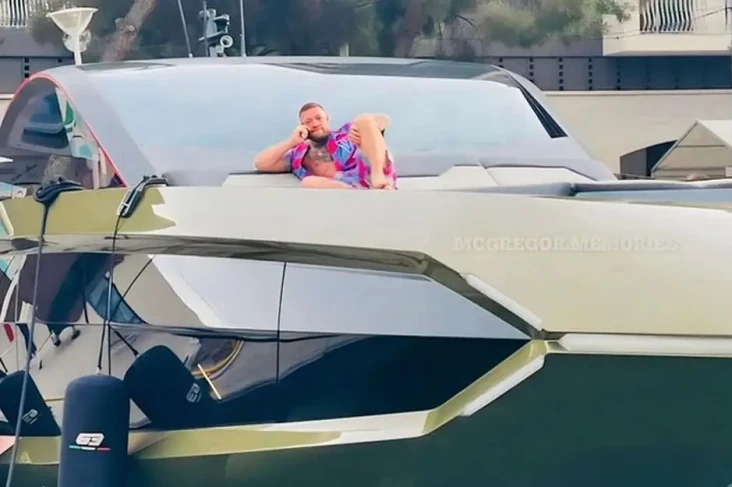 Conor McGregor Pamer...