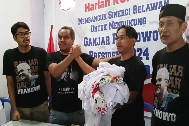 Mengundurkan Diri dari...