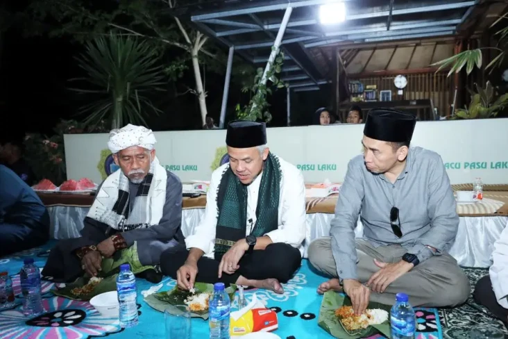 Ganjar Makan Nasi Puyung...