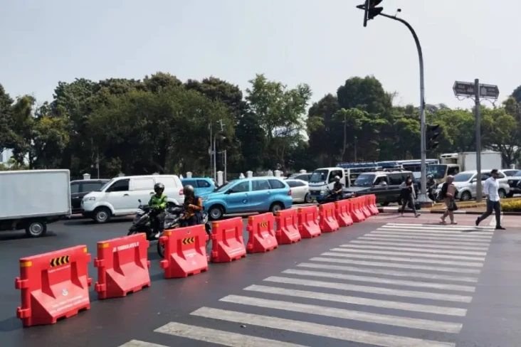 Jalan Medan Merdeka...