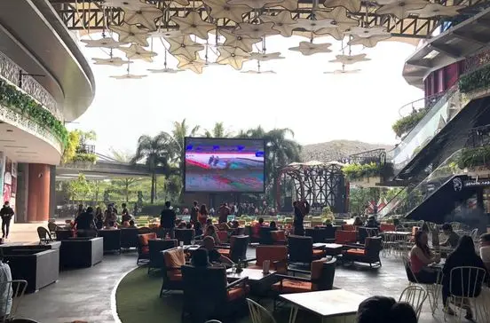Serunya Nonton Bareng...