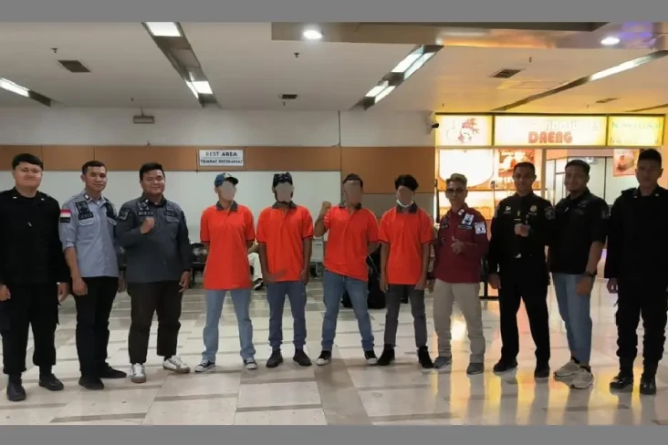 Berkeliaran Tanpa Izin,...