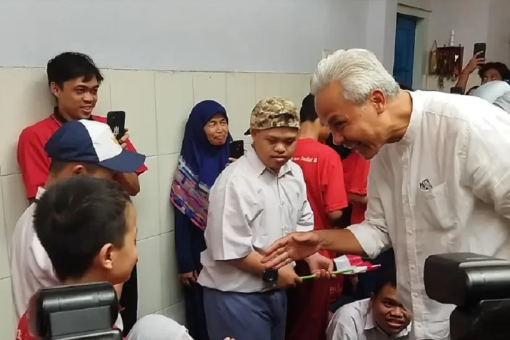 Ganjar Nyanyi Bareng...