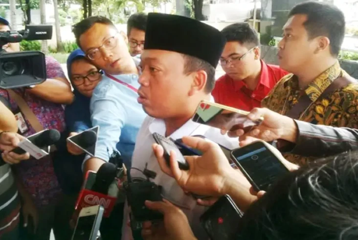 Kabar Gibran Masuk Golkar,...
