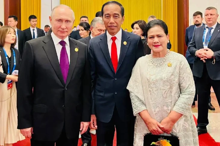 Momen Akrab Presiden...