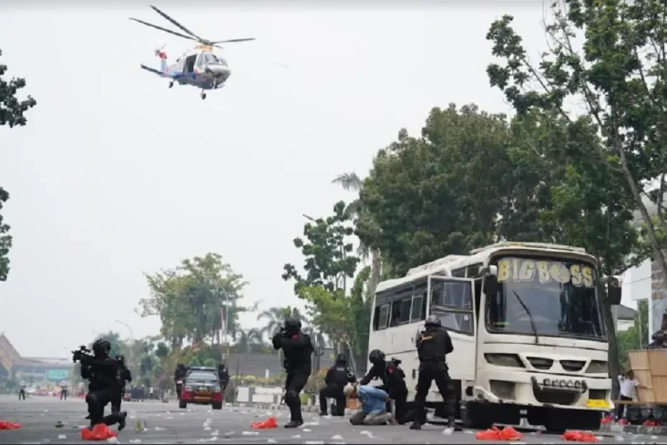 Libatkan Helikopter...