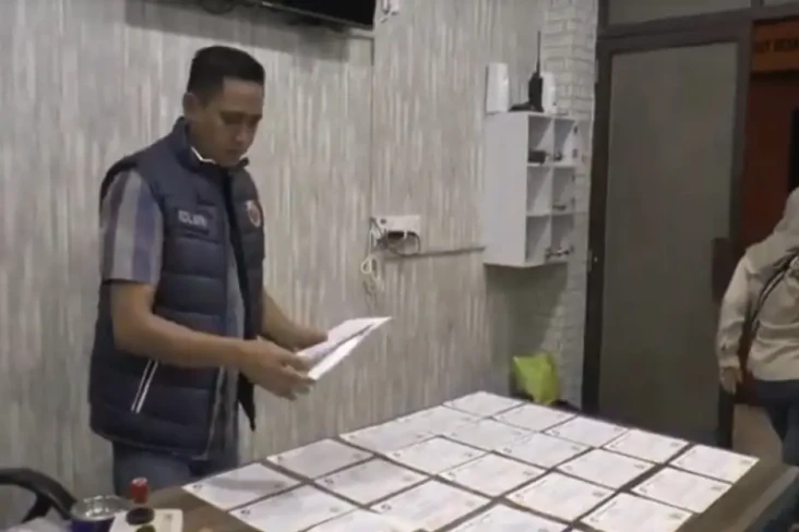 Dicari: Bapak dan Anak...