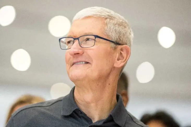 CEO Apple Tim Cook Secara...