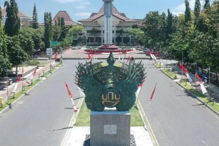 3 Status Perguruan Tinggi...